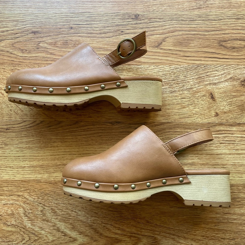 Steve Madden girls clogs/wedge size 3. Brand new